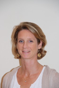 Mme Emilie M est l'aide opératoire du Dr PERRIER Cyril